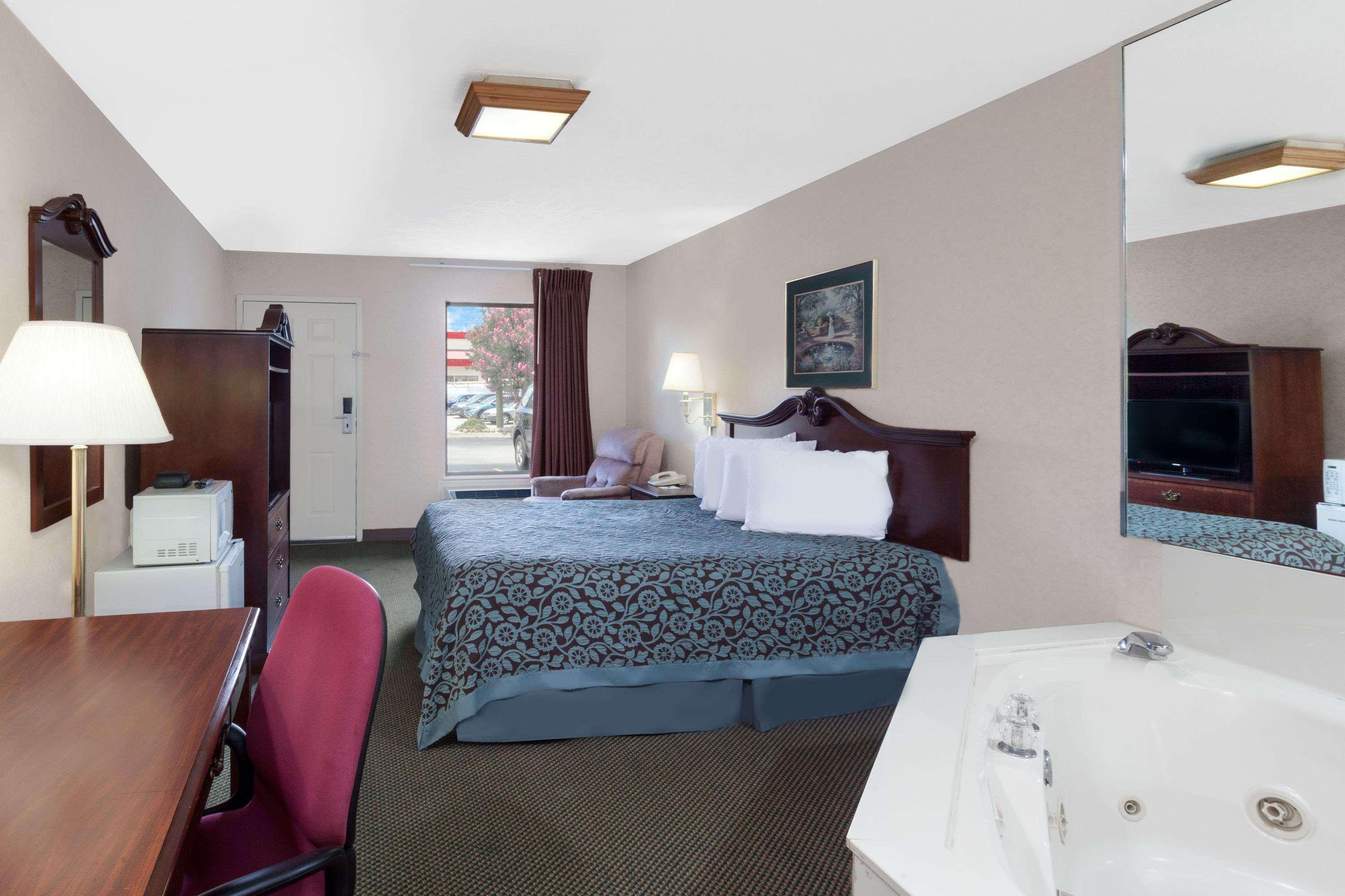 Days Inn By Wyndham Morristown Eksteriør billede